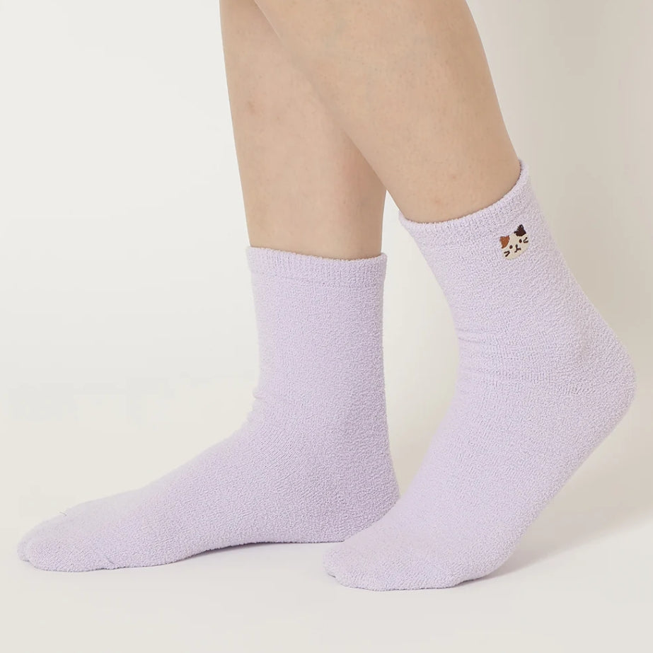 ふわふわ子猫の無地刺繍モールソックス