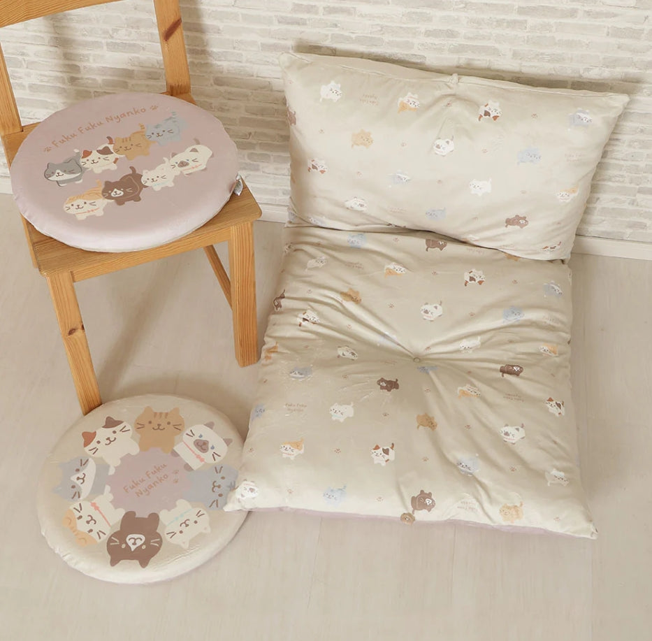 ふわふわの猫の視線睡眠マット