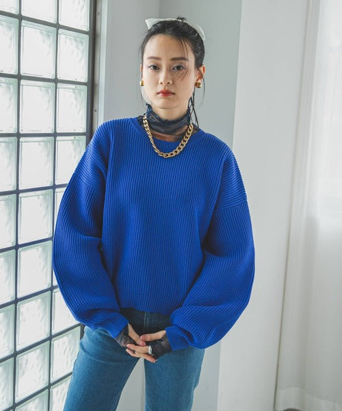 手臂變形、前後有差異的彩色紙板針織