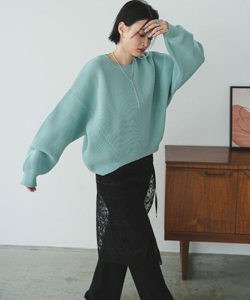 手臂變形、前後有差異的彩色紙板針織