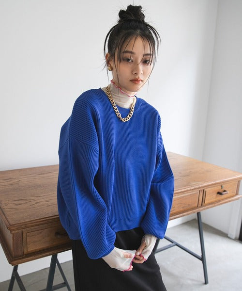 手臂變形、前後有差異的彩色紙板針織