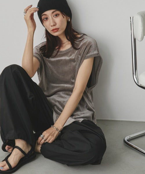 透け感のあるフロック加工のオーバーサイズノースリーブTシャツ