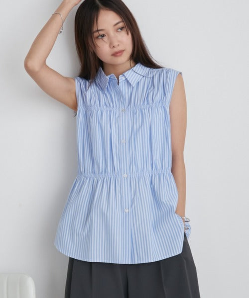 Wide-pleated sleeveless shirt