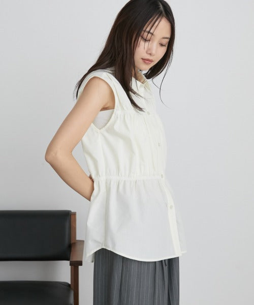 Wide-pleated sleeveless shirt
