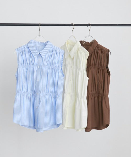 Wide-pleated sleeveless shirt