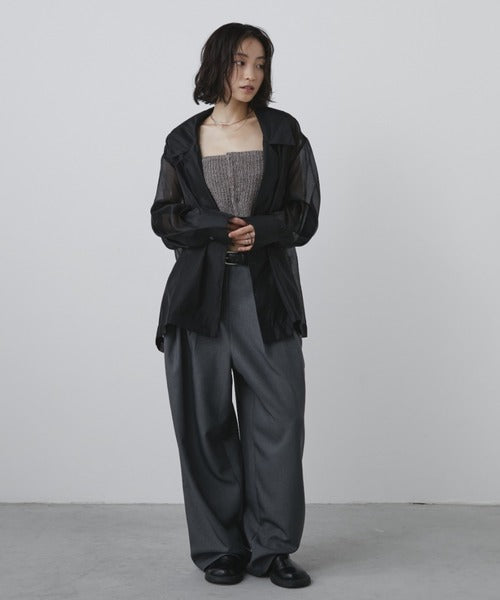 オーバーサイズのシアーカットシャツ