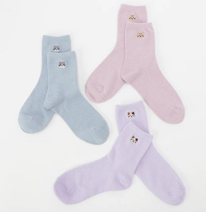 ふわふわ子猫の無地刺繍モールソックス