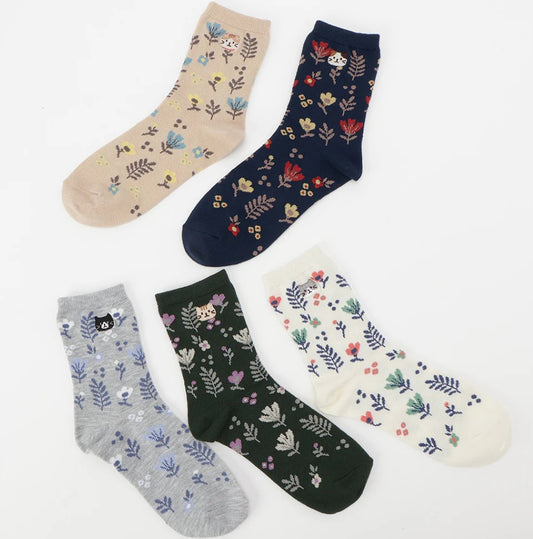 ふくふくにゃんこ花柄刺繍ソックス