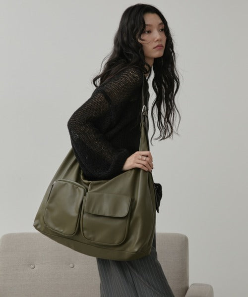 External pocket, single handle large shoulder bag