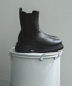 Monochrome ankle boots with elasticated sides