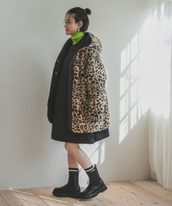 Monochrome ankle boots with elasticated sides