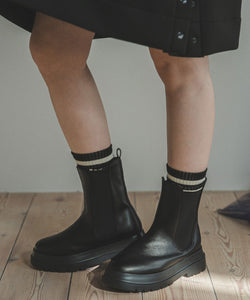 Monochrome ankle boots with elasticated sides