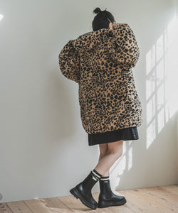 Monochrome ankle boots with elasticated sides