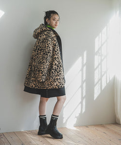 Monochrome ankle boots with elasticated sides