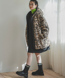 Monochrome ankle boots with elasticated sides