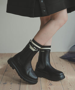 Monochrome ankle boots with elasticated sides