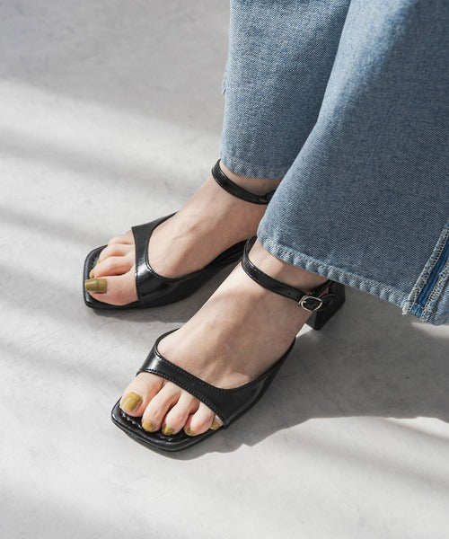 Square toe lace-up sandals