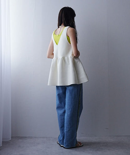 Two-way ruffled vest