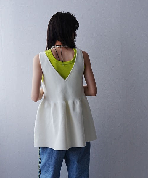 Two-way ruffled vest