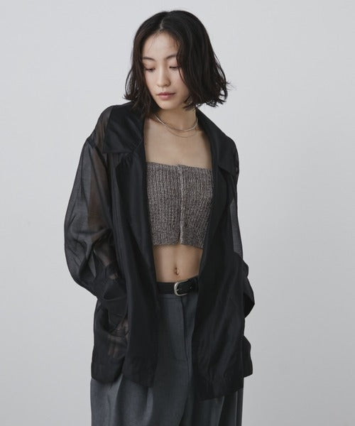 オーバーサイズのシアーカットシャツ