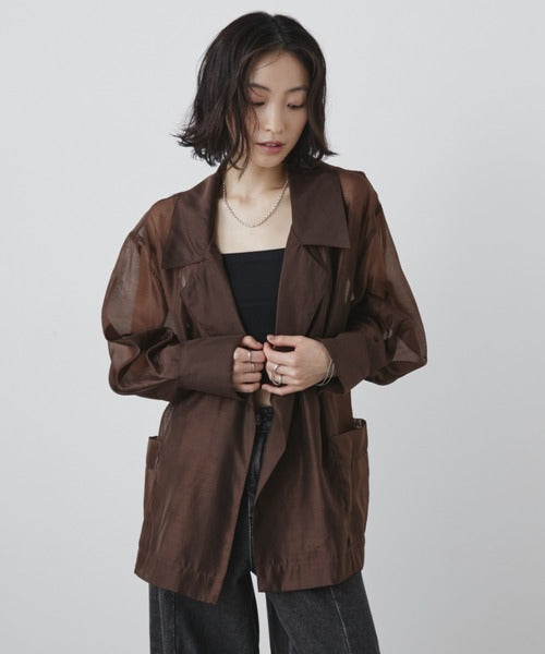 オーバーサイズのシアーカットシャツ