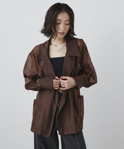 オーバーサイズのシアーカットシャツ
